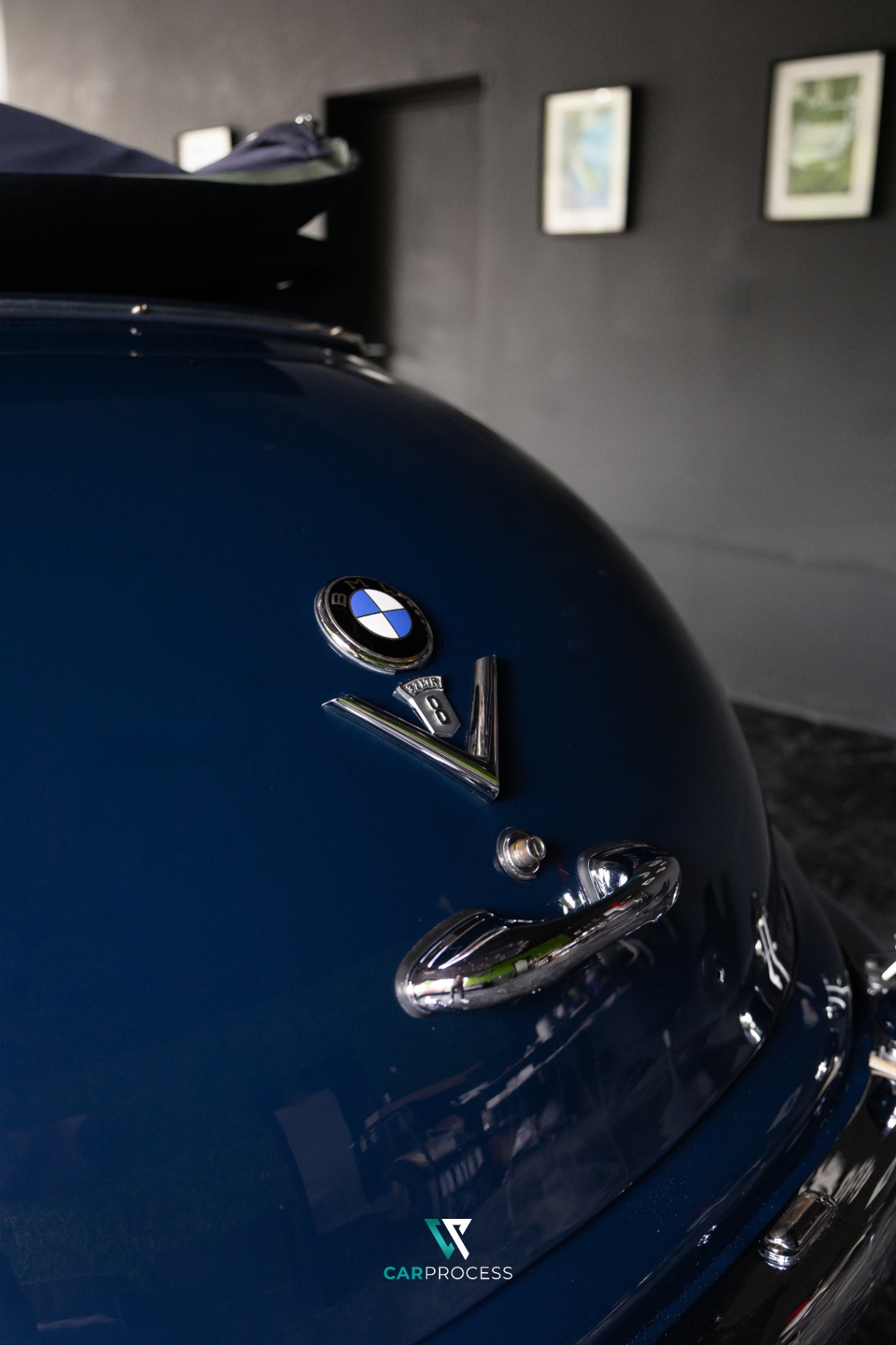 BMW V8 Emblem Detail